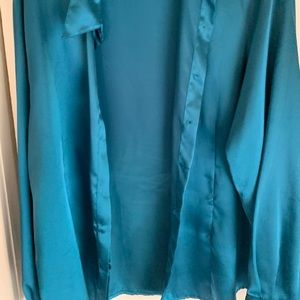 ✨SILKY✨ Turquoise top 🔥